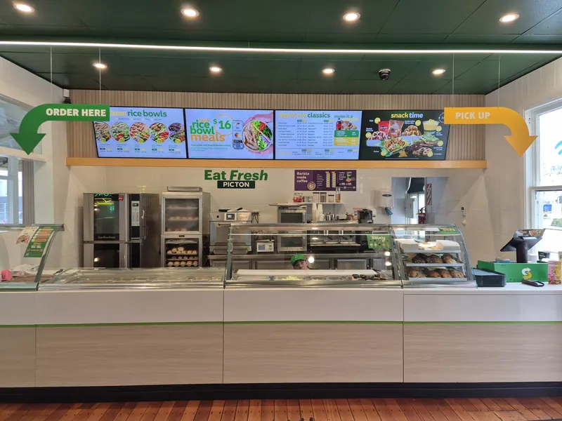 Remodelled Subway Picton service counter, bread ovens, ingredient stations and digital menu boards.